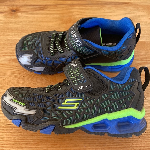 Boys Sketchers light up sneakers - Picture 2 of 5